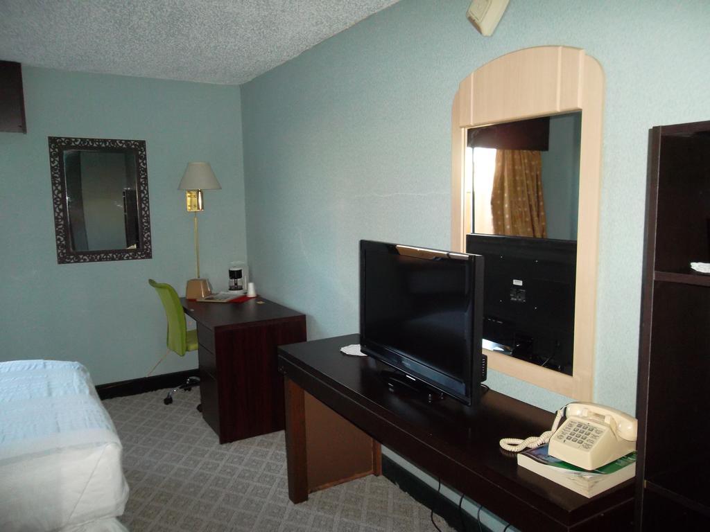 Claremont Hotel Las Vegas Room photo