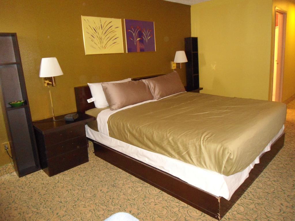 Claremont Hotel Las Vegas Room photo